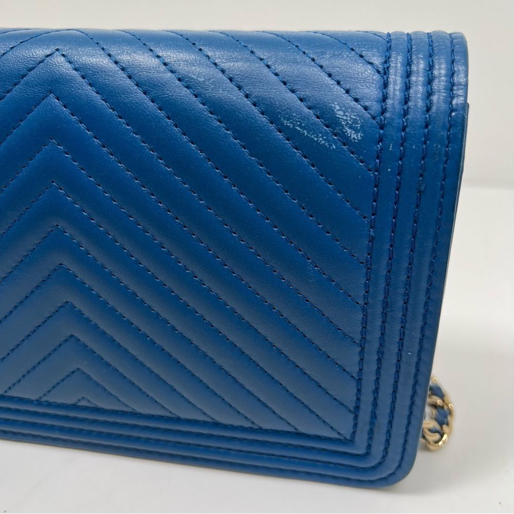 CHANEL Boy Chanel V-Stitched Lambskin Chain Wallet in Blue - Picture 4 of 12